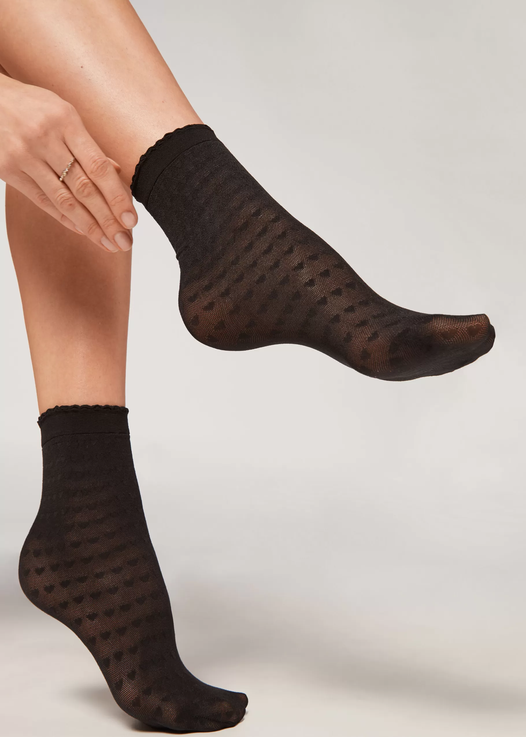 Hot Short Heart Motif Mesh Socks Women Short Socks